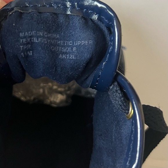 Michael Kors low tops with gold accents kids size 11 - Picture 3 of 10